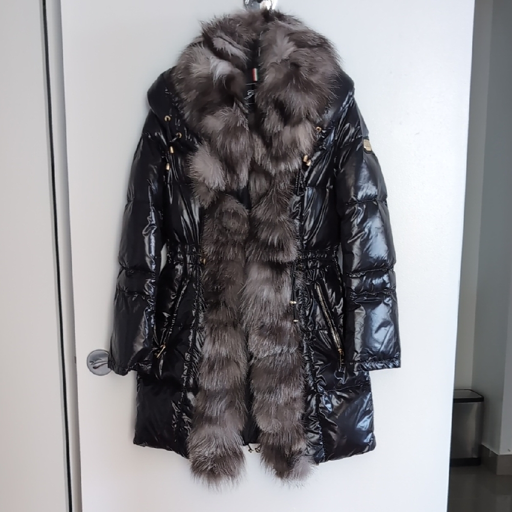 GORSKI Shiny Black Puffer Coat with Gray Fur Trim